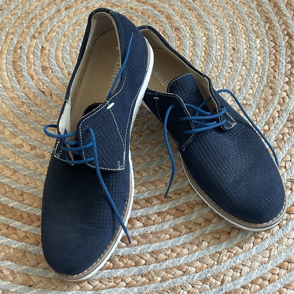 Robinson Blue Suede Textured Oxfords with Lightweight Soles